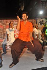 Jackky Bhagnani promotes Rangrezz at Lalbaugh Ka Raja in Mumbai on 19th Feb 2013 (84).JPG